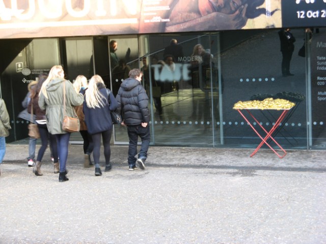 Street art London, Tate Modern 0088