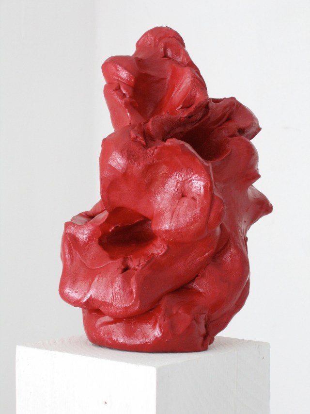 Wilhelm Roseneder. Roter Kunstgriff, 2003. Ungebrannter Ton, Lack/Varnish on non-fired clay, ca. 20 cm high