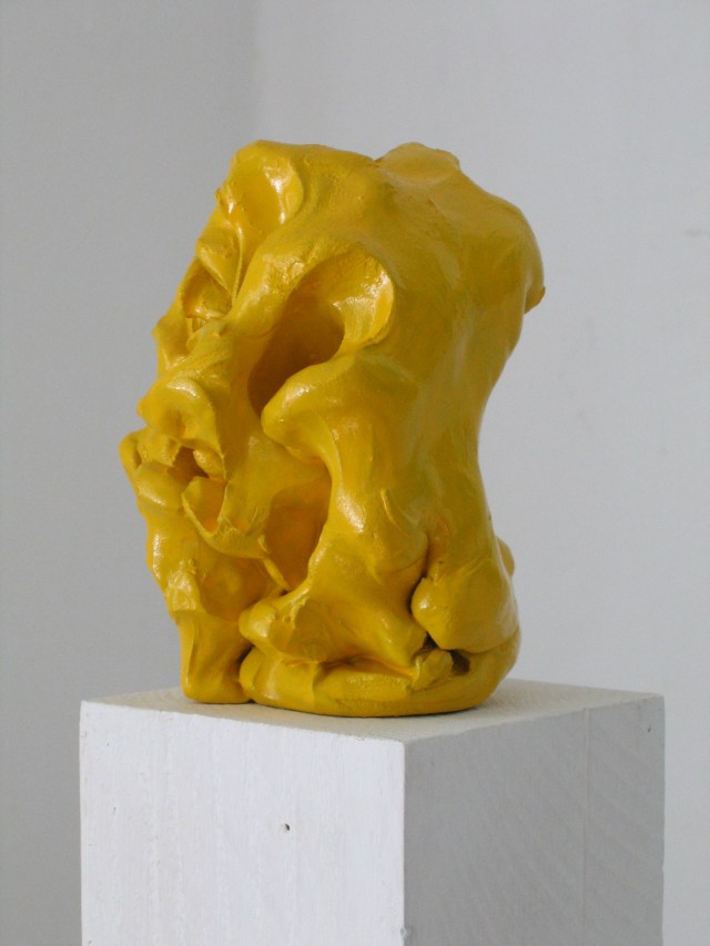 Wilhelm Roseneder. Gelber Kunstgriff, 2003. Ungebrannter Ton, Lack/Varnish on non-fired clay, ca. 20 cm high