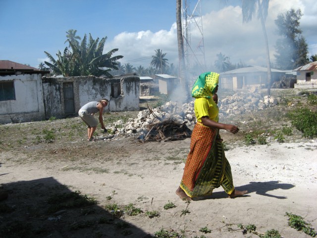 © Renate Egger. Wilhelm Roseneder. Zanzibarische Kunstgriffe. Gebrannter Ton/Fired clay.  Jambiani, Zanzibar, Tanzania, Africa 2011