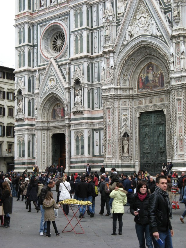 © Renate Egger and Wilhelm Roseneder. Goldene Erweiterung/Golden expansion. Street art project. Artour-o il must. Cathedral, Florence, Tuscany, Italy 2011