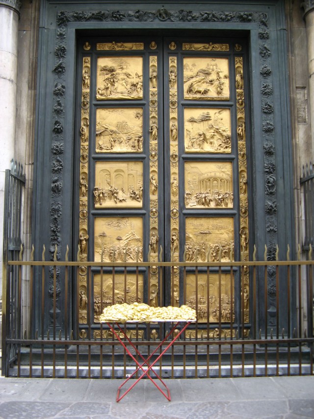 © Renate Egger and Wilhelm Roseneder. Goldene Erweiterung/Golden expansion. Street art project. Florence. Artour-o il must. Tür zum Paradies/Gates of paradise by Ghiberti. Italy, 2011