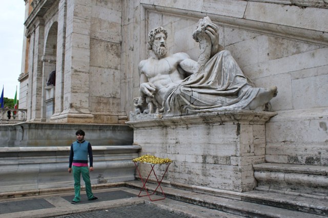 © Renate Egger and Wilhelm Roseneder. Goldene Erweiterung/Golden expansion. Street art project. Palazzo dei Senatori, Rome, Italy, October 2011