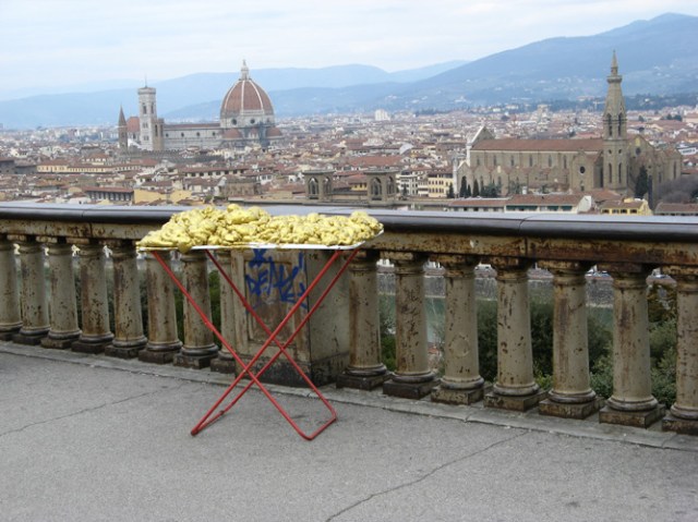 © Renate Egger and Wilhelm Roseneder. Goldene Erweiterung/Golden expansion. Street art project - temporary installation in public space. Artour-o il must. Florence, Tuscany, Italy, 2011