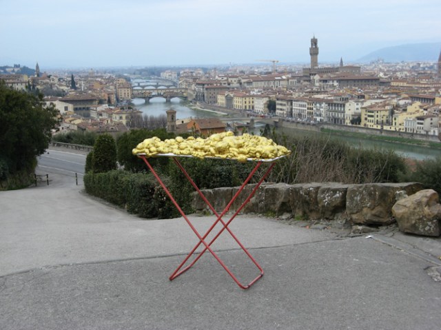 © Renate Egger and Wilhelm Roseneder. Goldene Erweiterung/Golden expansion. Street art project. Artour-o il must. Florence, Tuscany, Italy, 2011