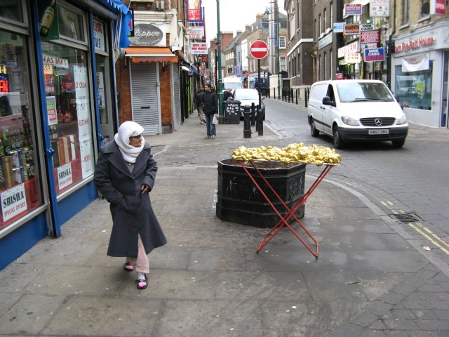 © Renate Egger and Wilhelm Roseneder. Goldene Erweiterung/Golden expansion. Street art project - temporary installation in public space. Brick Lane. London, UK, 2010