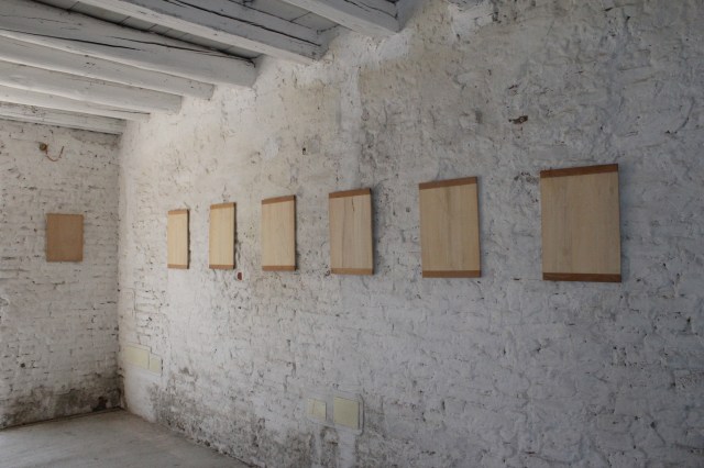 © Renate Egger. Holzplatten/Wooden plates, 1988-1992.  Trans Pulmina. 2012. Artfarm Pilastro. Pilastro di Bonavigo (VR), Italy 
