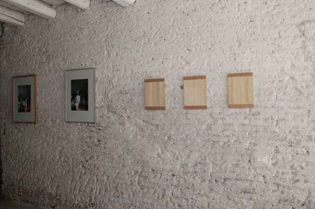 © Renate Egger. Holzplatten/Wooden plates, 1988-1992.  Trans Pulmina. 2012. Artfarm Pilastro. Pilastro di Bonavigo (VR), Italy 