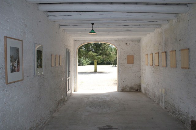 © Renate Egger. Holzplatten/Wooden plates, 1988-1992.  Trans Pulmina. 2012. Artfarm Pilastro. Pilastro di Bonavigo (VR), Italy 