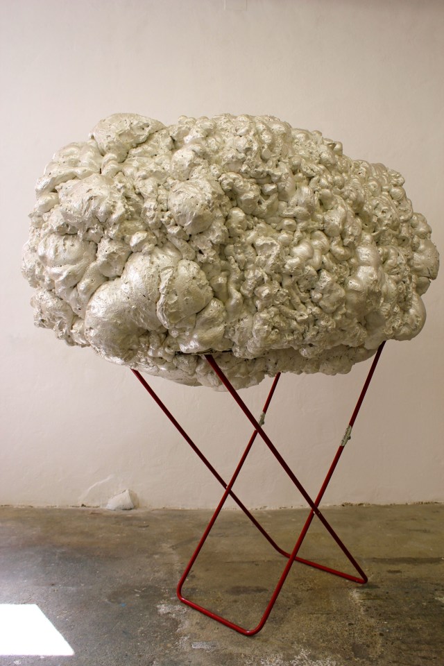 © Wilhelm Roseneder. Perlmutt weiße Erweiterung/Pearl white expansion, 2009. Polyurethan, verschiedene Materialien, Acryllack auf Metall (Wäschetrockner)/Polyurethane, various materials, acrylic varnish on metal (clothes-dryer), 1.75x1.81x1.01 m