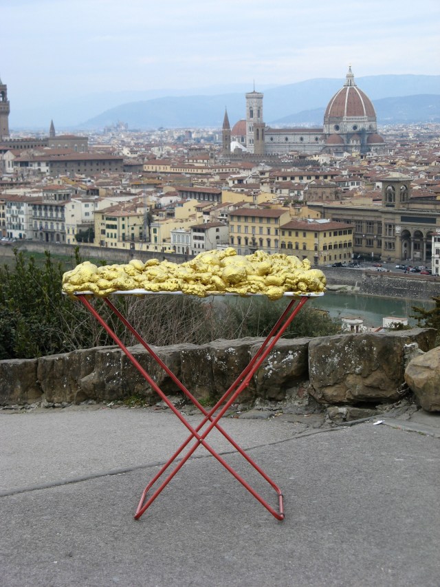 © Renate Egger and Wilhelm Roseneder. Goldene Erweiterung/Golden expansion. Street art project - temporary installation in public space. Artour-o il must. Florence, Tuscany, Italy, 2011