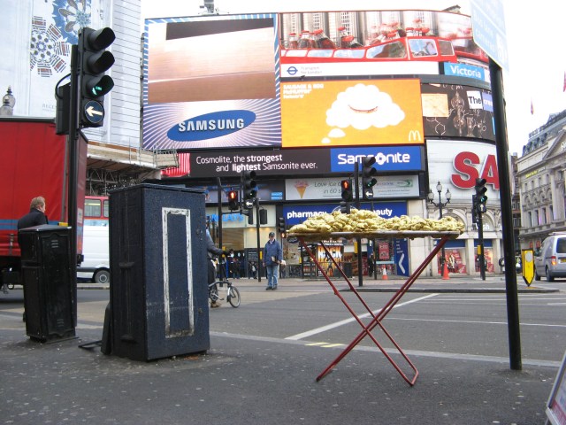 © Renate Egger and Wilhelm Roseneder. Goldene Erweiterung/Golden expansion. Street art project - temporary installation in public space. Piccadilly Circus. London, UK, 2010