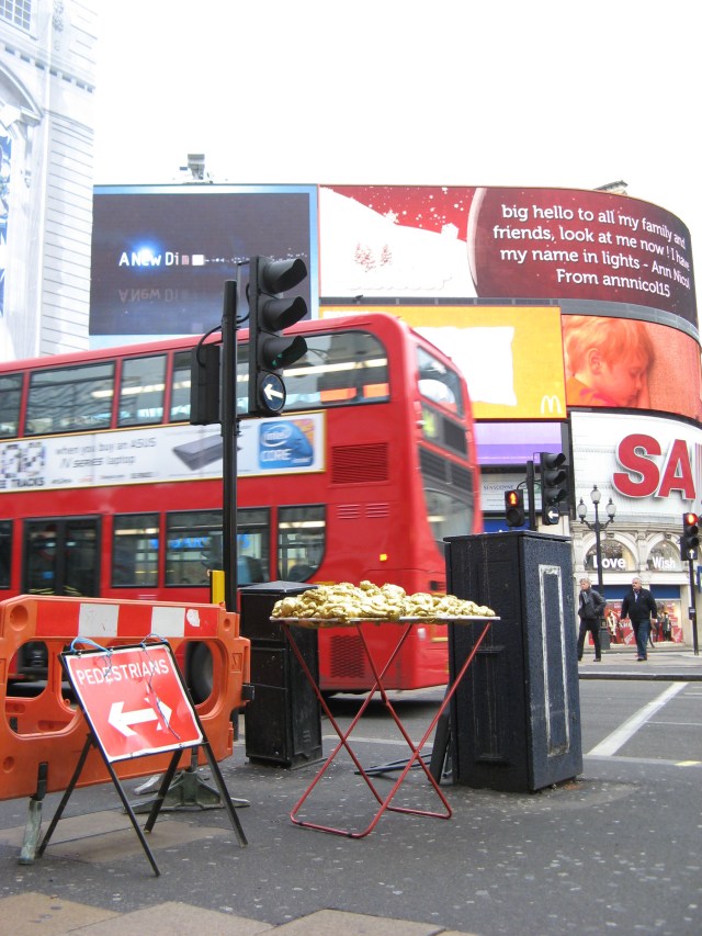 © Renate Egger and Wilhelm Roseneder. Goldene Erweiterung/Golden expansion. Street art project - temporary installation in public space. Piccadilly Circus. London, UK, 2010