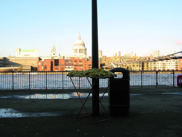 © Renate Egger and Wilhelm Roseneder. Goldene Erweiterung/Golden expansion. Street art project. London, UK.  December 2010