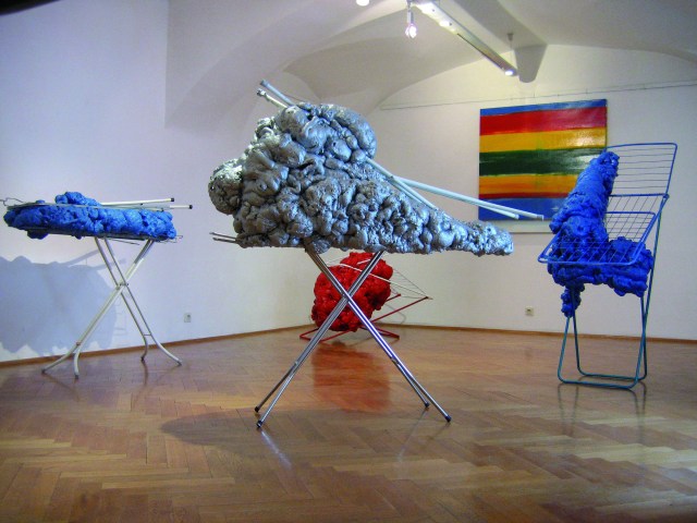 © Wilhelm Roseneder. Square item, 2006. Lack auf Leinen/Varnish on canvas, 130x130 cm. Erweiterungen/Expansions. Austrian Cultural Forum Bratislava, Slovakia, 2007