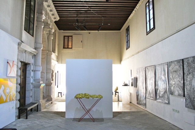 © Renate Egger and Wilhelm Roseneder. Goldene Erweiterung/Golden expansion. Street art project. Venice, Italy, December 2016. Contemporary Venice. It´s Liquid. International Art Show. Palazzo Flangini, Venice, Italy 2016/2017